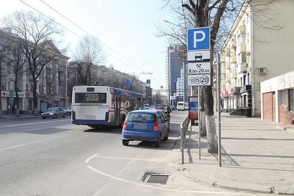 Парковаться на улице Плехановской можно еще 4,5 дня. С 19 апреля оставлять машины там уже будет запрещено.