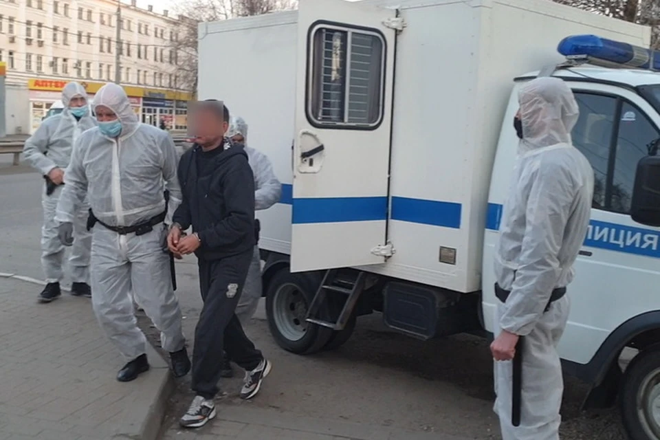 Приобретенные вещи в настоящее время изъяли и приобщили к материалам уголовного дела.