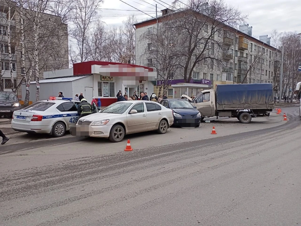 Один человек был доставлен в медицинское учреждение. Фото взято в официальной группе УМВД России по Томской области «ВКонтакте».