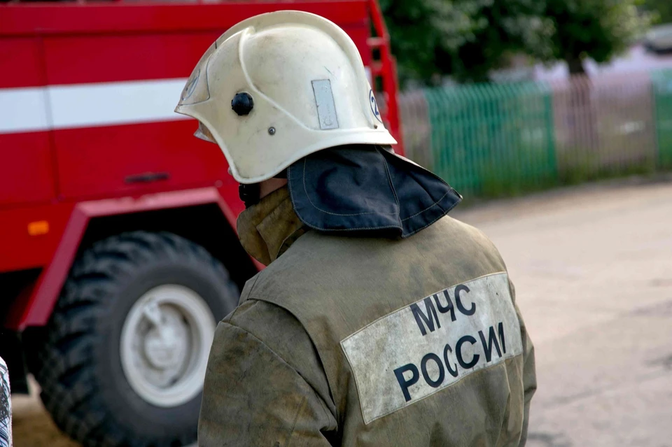 Площадь пожара составила 9 кв. м.; возгорание было ликвидировано спустя час после сообщения.