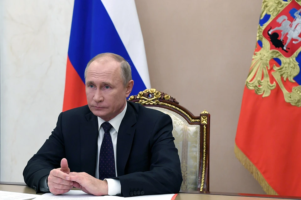 Владимир Путин поздравил российских фигуристок с победой на командном ЧМ.