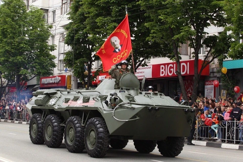 Парад - это масштабное мероприятие, и требует тщательной подготовки. Фото: архив КП