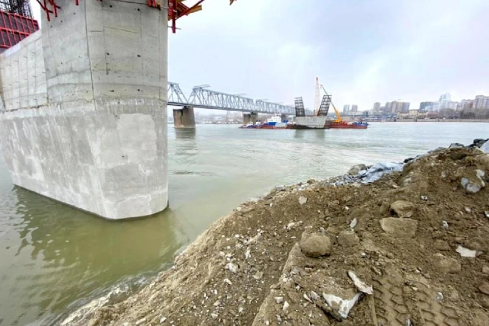 Четвертый мост в Новосибирске готовят к прохождению паводка. Фото: пресс-служба "ВИС".