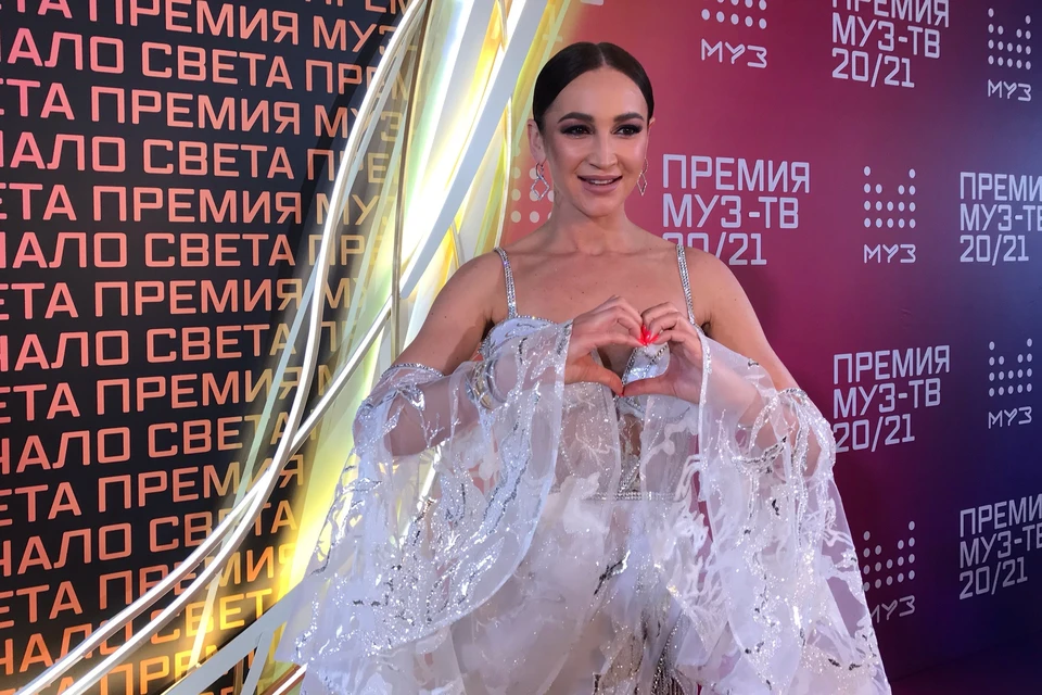 Ольга Бузова выбыла из списка ведущих премии, но претендует на победу в нескольких номинациях.