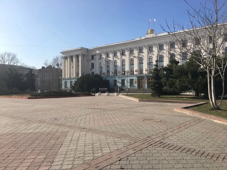 Строительство уже началось, сейчас на площади идет демонтаж.