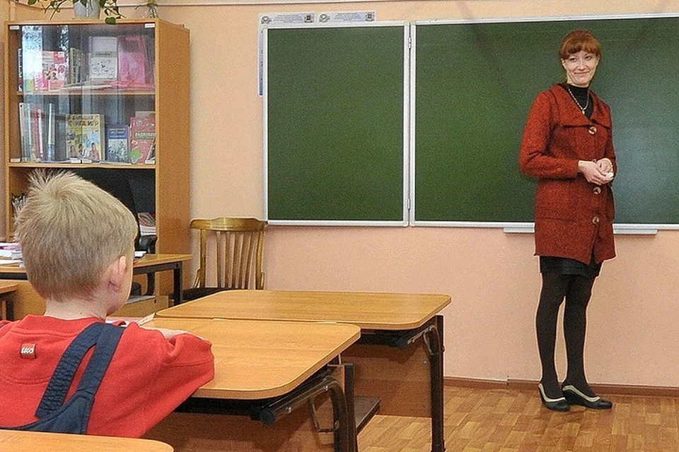 Так, например, в школах, перенесли дату написания итогового сочинения.