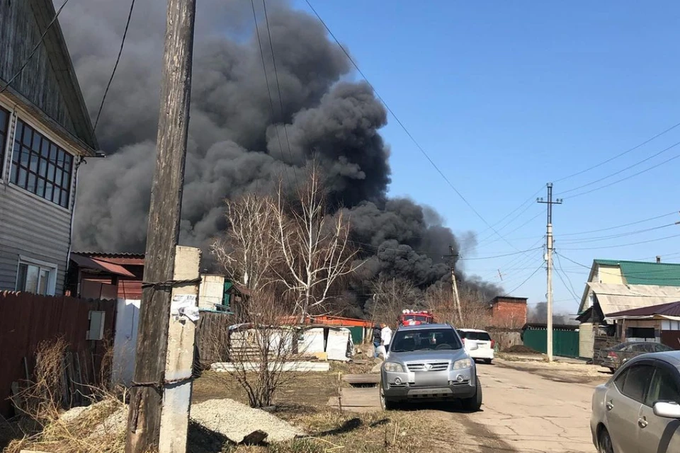 На мебельной улице пожар