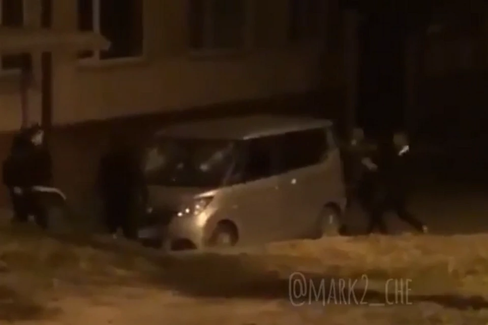 Видео уже набрало почти 50 тысяч просмотров.