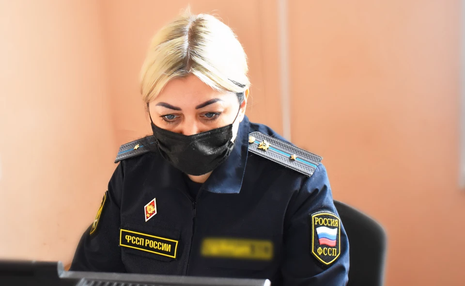 Судебный пристав предупредил должника об административной ответственности в случае уклонения от обязательных работ, но мужчина всячески избегал их. Фото пресс-службы УФССП России по Белгородской области.