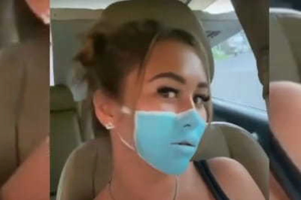 Россиянку, снявшую видео с нарисованной маской, депортируют из Индонезии. Фото: скриншот видео