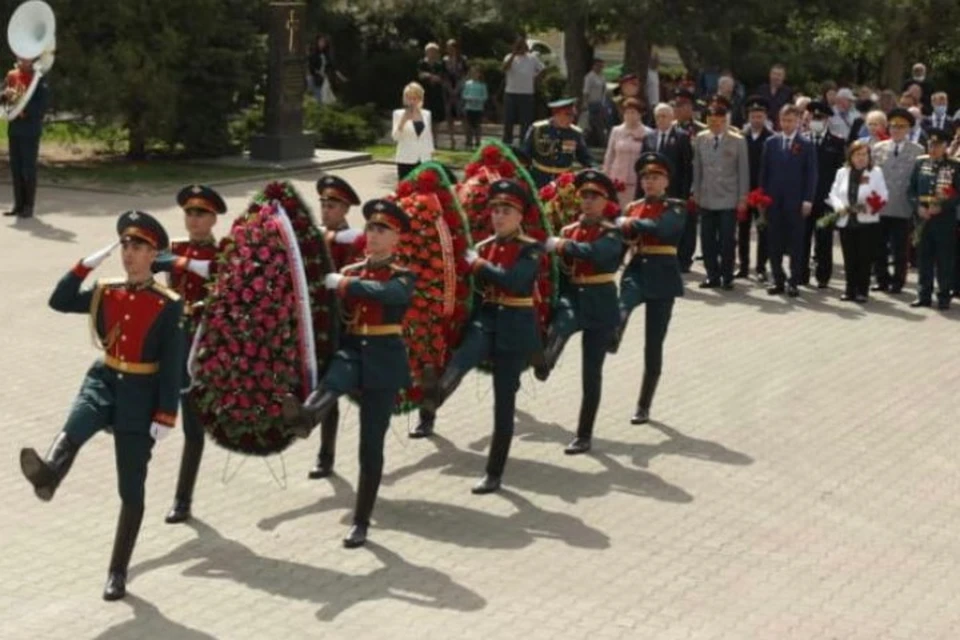 Жители донской столицы отдали дань памяти погибшим защитникам Родины Фото: страница в Instagram Алексея Логвиненко
