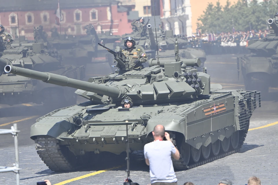 Военная техника во время парада Победы на Красной площади.