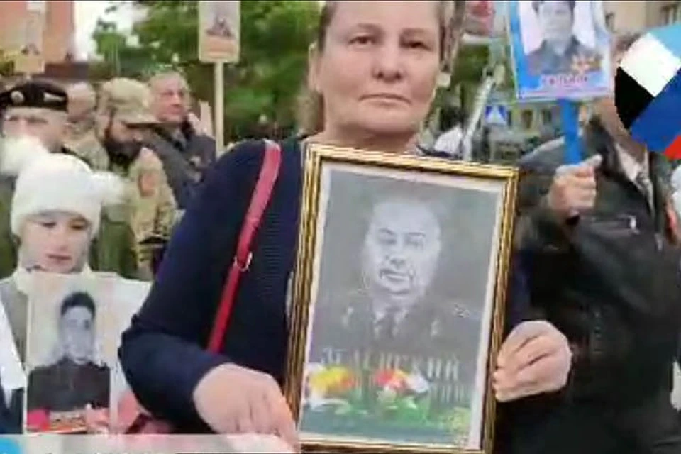 Портрет деда Зеленского пронесли на акции "Бессмертный полк" в Донбассе