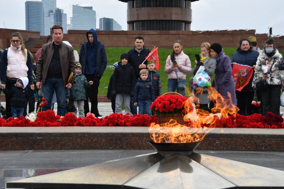 В России началась минута молчания в память о погибших войнах в Великой Отечественной Войне.