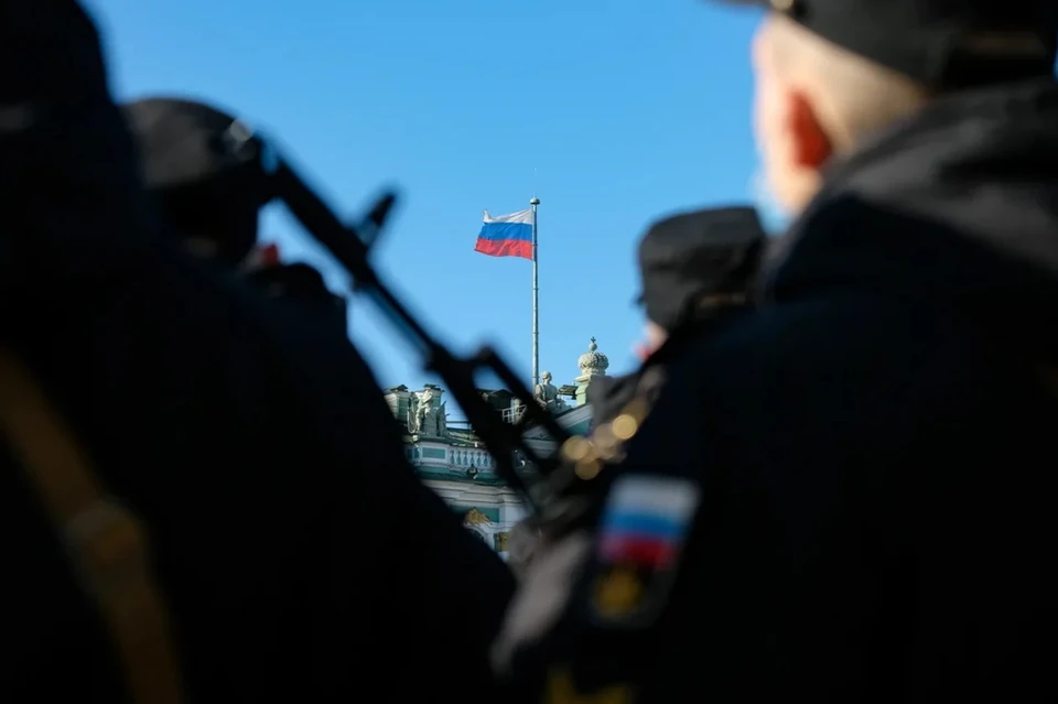 В Росгвардии сообщили об отсутствии нарушений правопорядка на праздновании Дня Победы в Санкт-Петербурге.