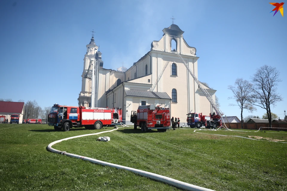 Костел в Будславе - ликвидируют последствия пожара.