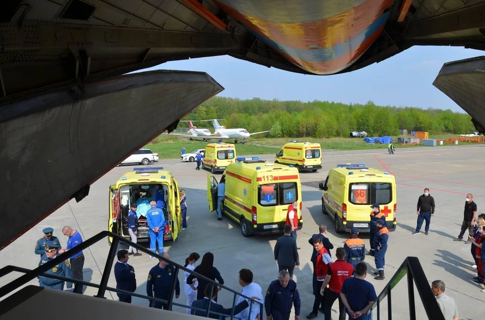 Воздушное судно оборудовано специальными медицинскими модулями для перевозки пострадавших.