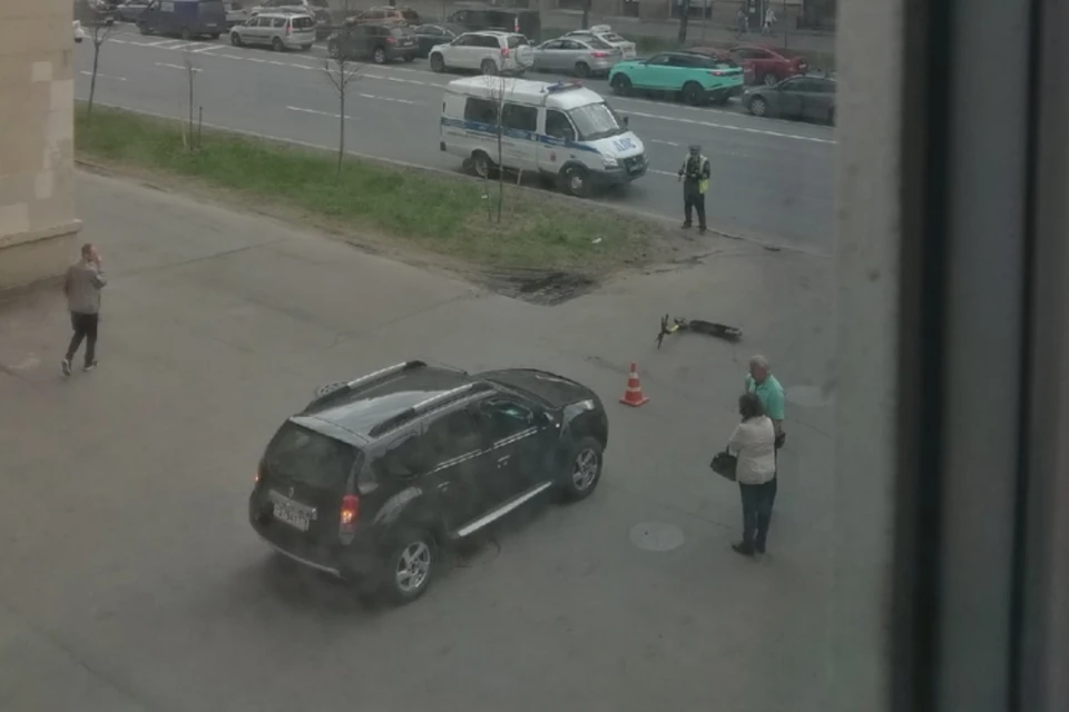 Видео ДТП кроссовера и электросамоката в Петербурге. Фото: СОЦСЕТИ