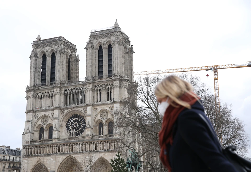 У Собора Парижской Богоматери обнаружили опасную для здоровья свинцовую пыль