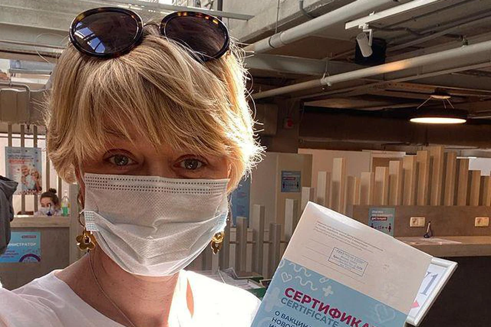 Юлия Меньшова на днях сделала первую прививку от коронавируса и удивилась агрессивной реакции, когда сообщила эту новость