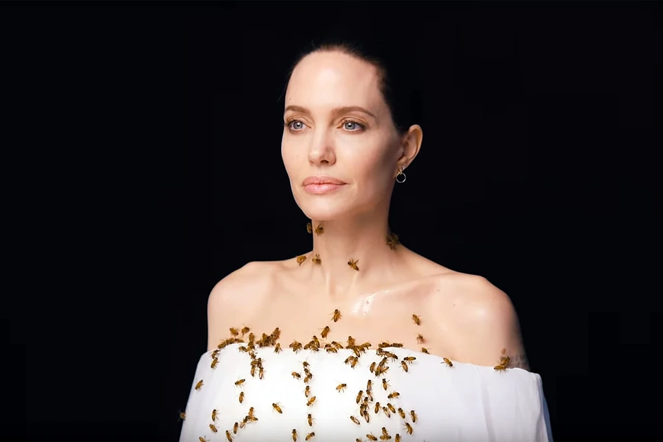 Анджелина Джоли показала свое свадебное платье
