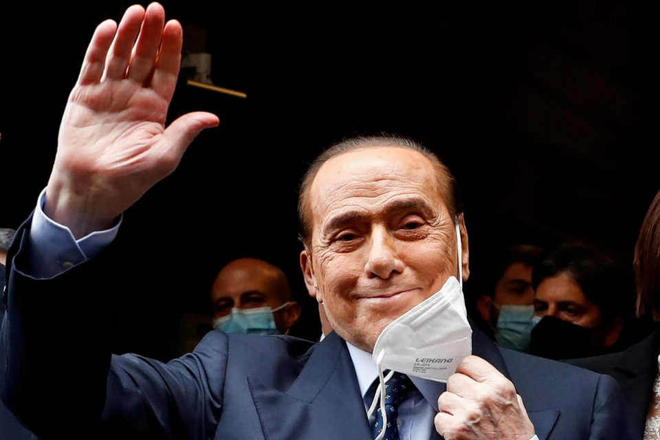 Берлускони организовывал на своей вилле известные на весь мир вечеринки «бунга-бунга»