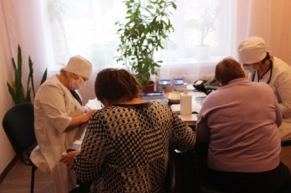 В больницах продолжают получать лечение более 4 тысяч коронавирусных больных