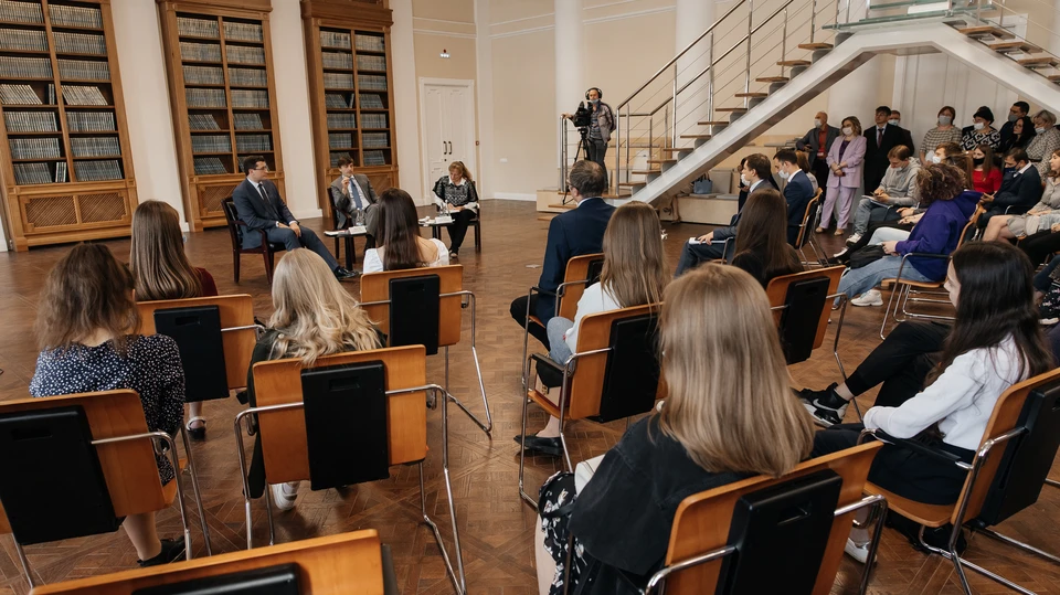 И.о. ректора Мининского университета Виктор Сдобняков провел вторую открытую встречу со студентами. Фото: пресс-служба университета