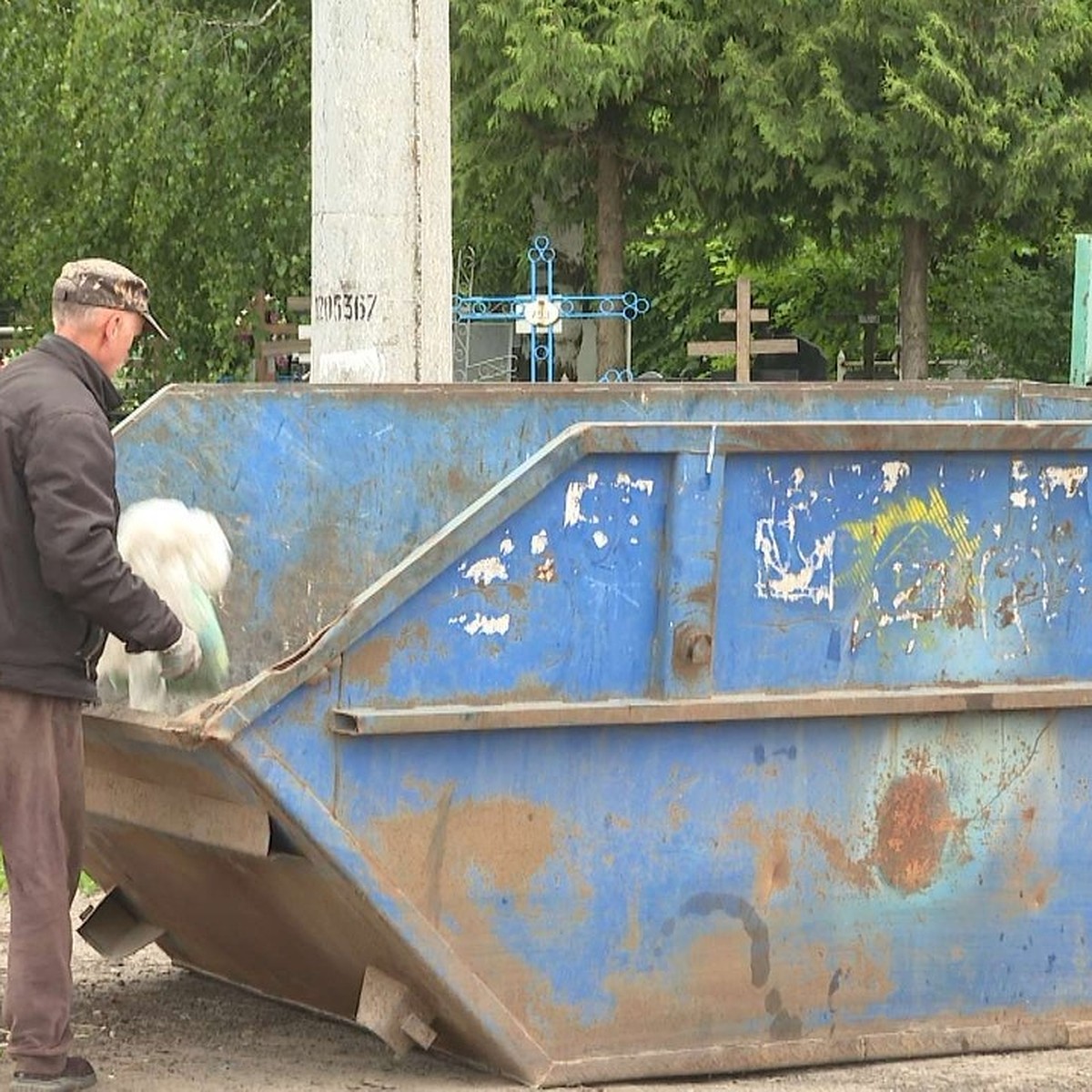 В Тамбове на Полынковском кладбище появились 12 дополнительных бункеров для  мусора - KP.RU