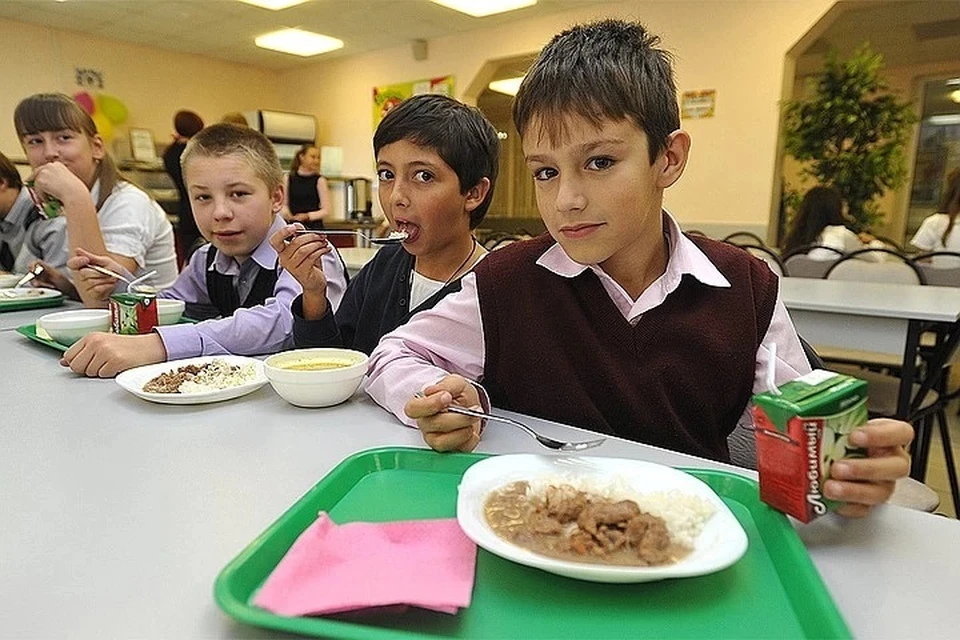 На питание 7 миллионов младшеклассников по всей стране тратится из бюджета 59 млрд рублей