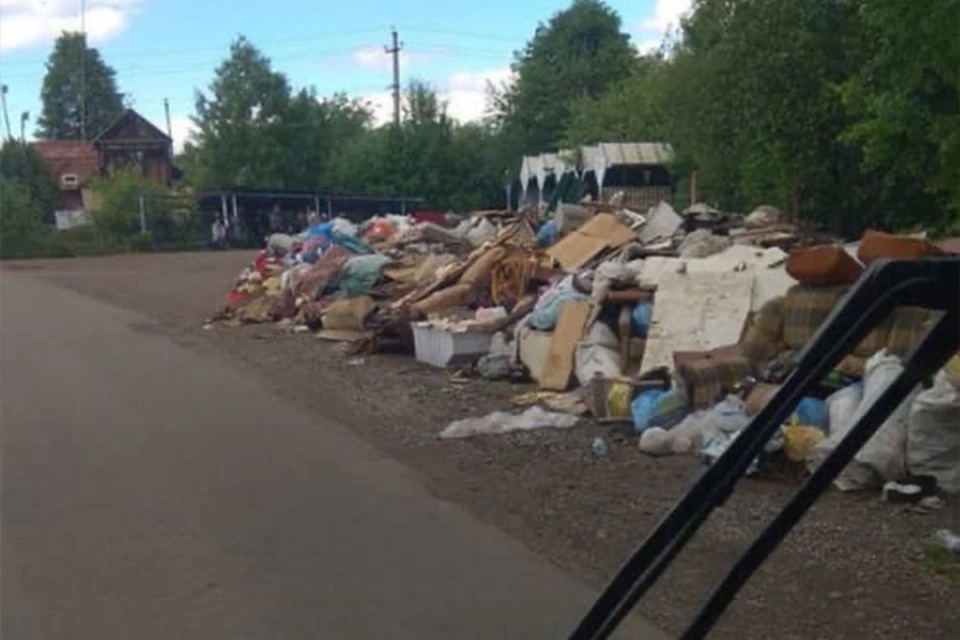 Автобусы не могут развернуться из-за мусора Фото: пресс-служба ИПОПАТ