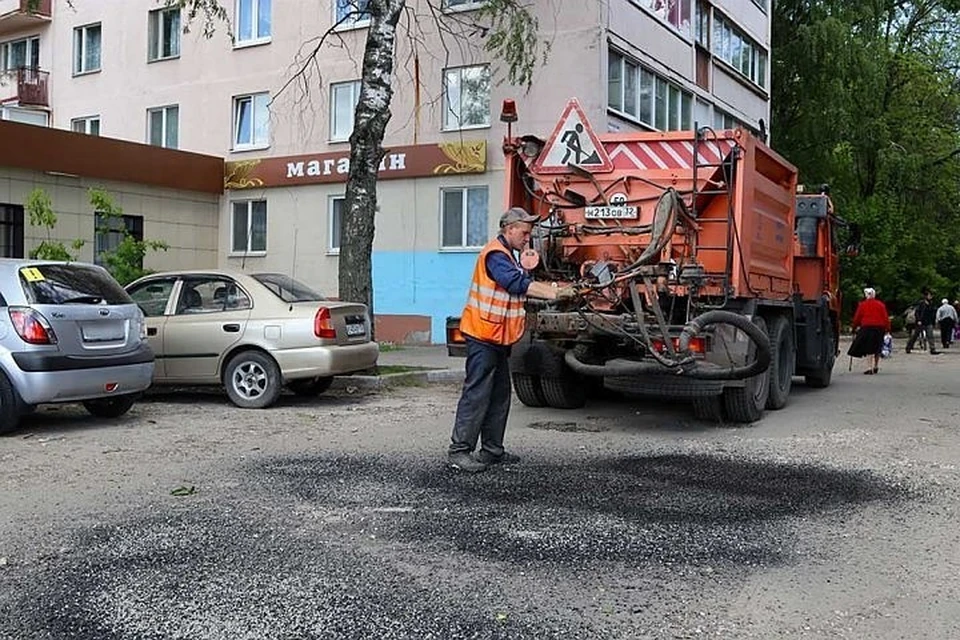 В Брянске на дорогах ликвидировали дефекты на площади почти 17 тысяч квадратных метров.