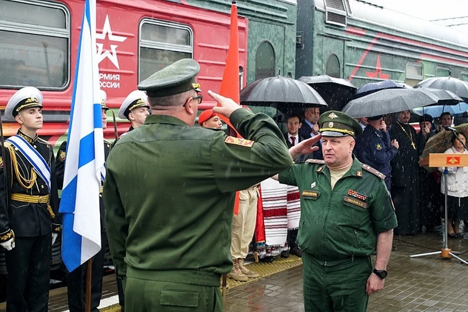 «Мы - армия страны!»: агитпоезд приехал в Хабаровск