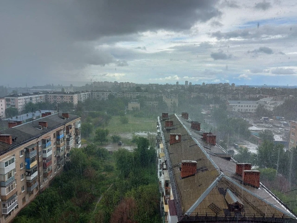 В субботу утром дождь шел недолго, но сильно