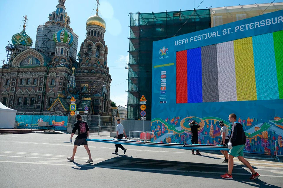 Фан-зона на Конюшенной откроется 11 июня.