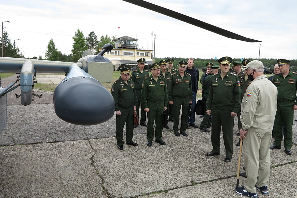 Алексей Криворучко ознакомился с новым комплексом управляемого вооружения ударного вертолета Ка-52М
