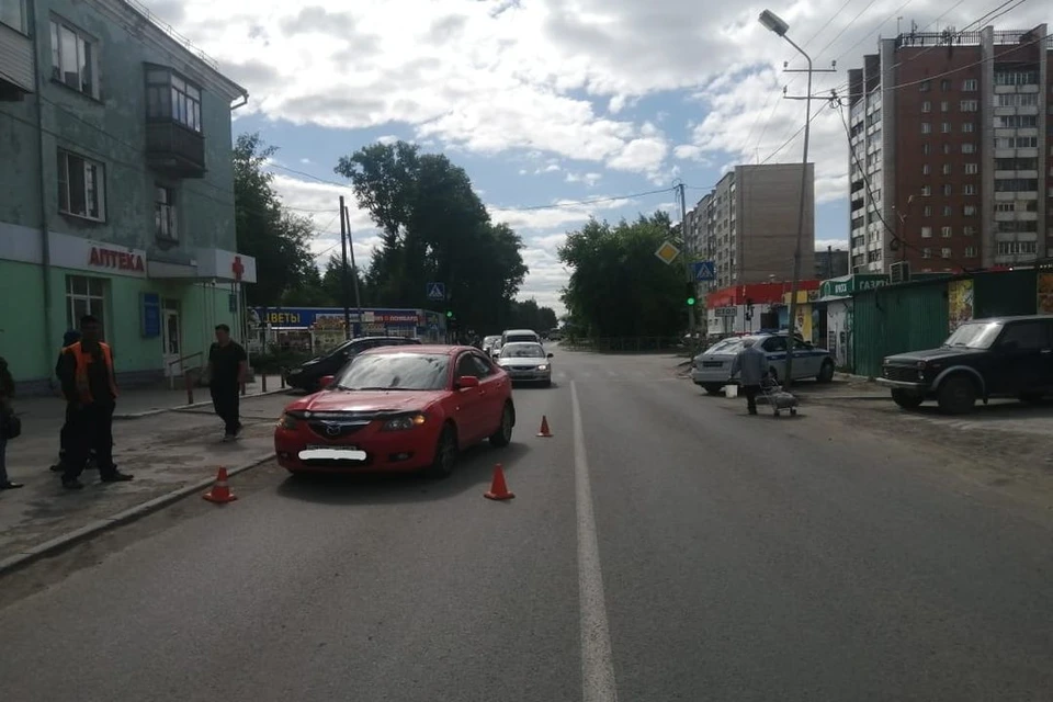 В Новосибирске иномарка сбила школьника, переходившего дорогу не по пешеходному переходу. Фото: Госавтоинспекция по Новосибирску