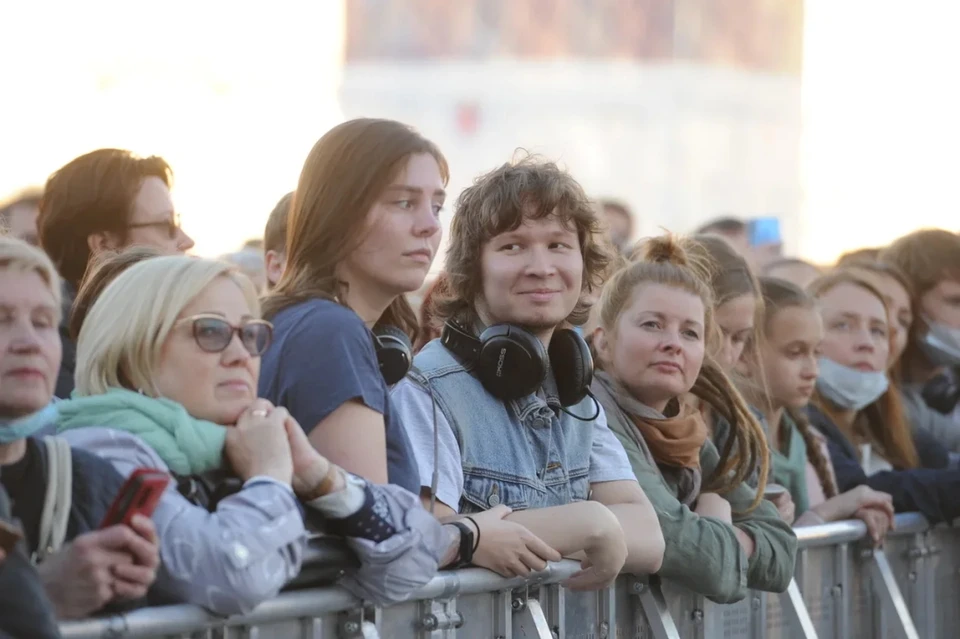 С 12 июня в Петербурге нельзя пускать более 3 тысяч человек на массовые мероприятия в помещении.
