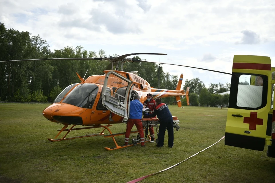 Пострадавших доставляли на вертолете Медицины катастроф в больницу Екатеринбурга.