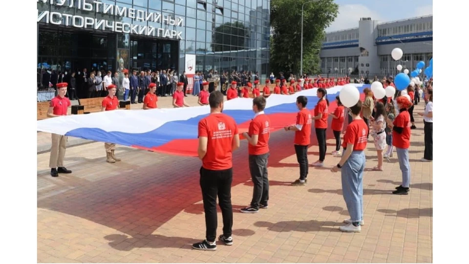 Флаг размером 90 на 5 метров развернули в Ростове.