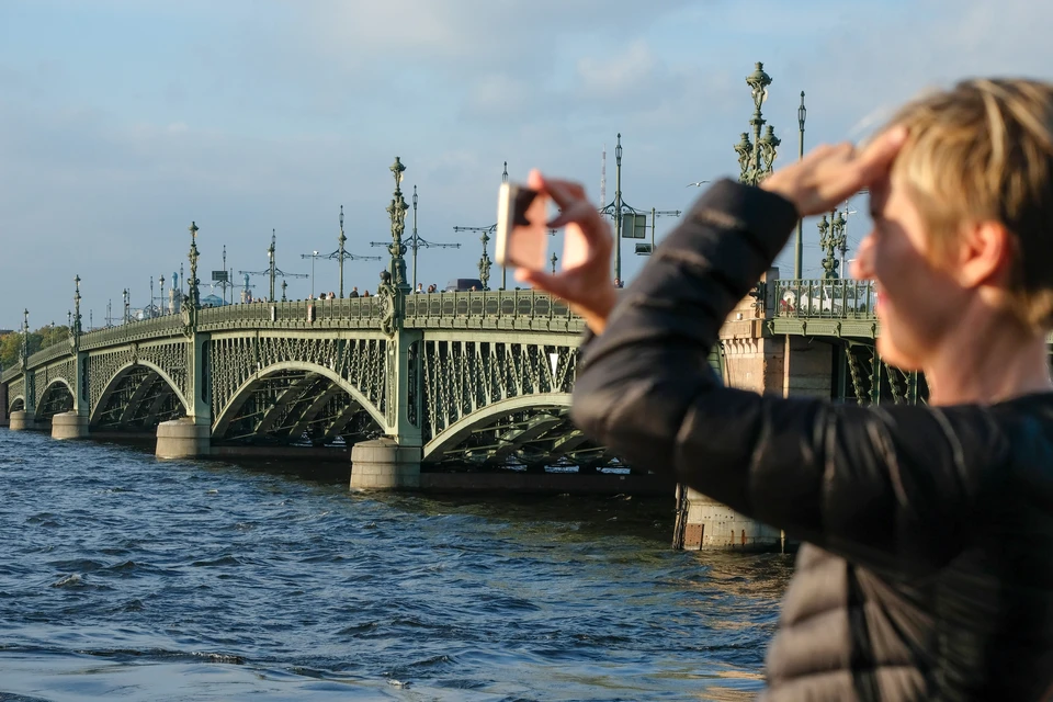 Сегодня разводятся мосты в петербурге. Мосты Санкт-Петербурга. Смоленский мост Санкт-Петербург. Развлечения в Питере.