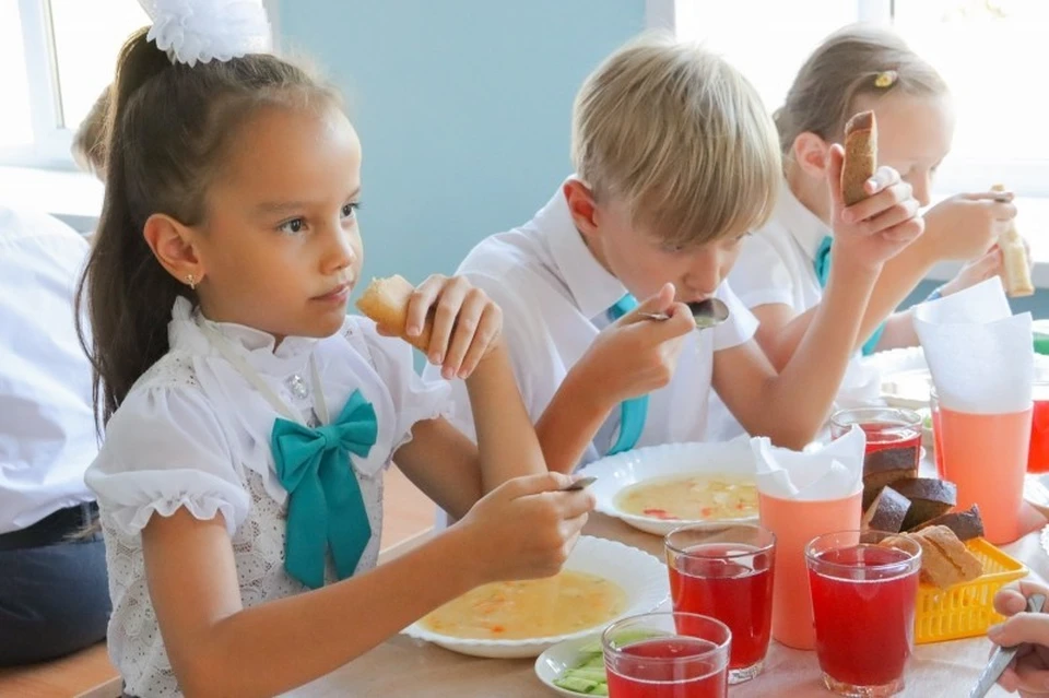 Школьники В Столовой Картинки