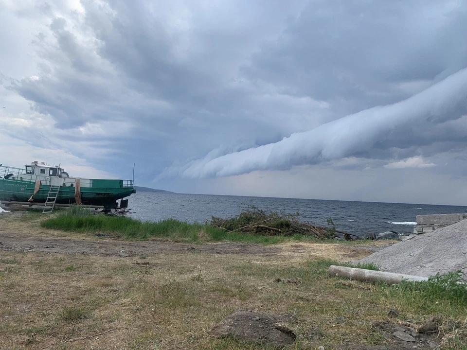 Грозовой вал сфотографировали в Умбе. Фото: Анастасия Комиссарова/ vk.com/pogoda51