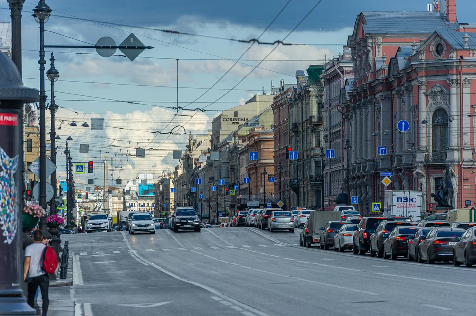 Движение троллейбусов в центре Петербурга изменится в "Алые паруса"