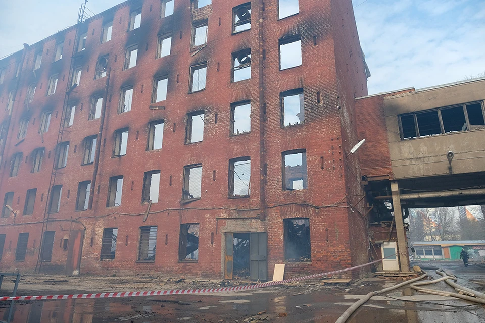 Здание сгоревшей "Невской мануфактуры" обследуют и законсервируют.