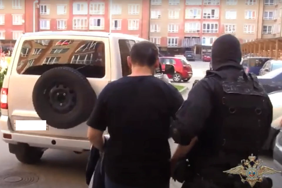Подозреваемый был задержан вскоре после возвращения из-за границы.