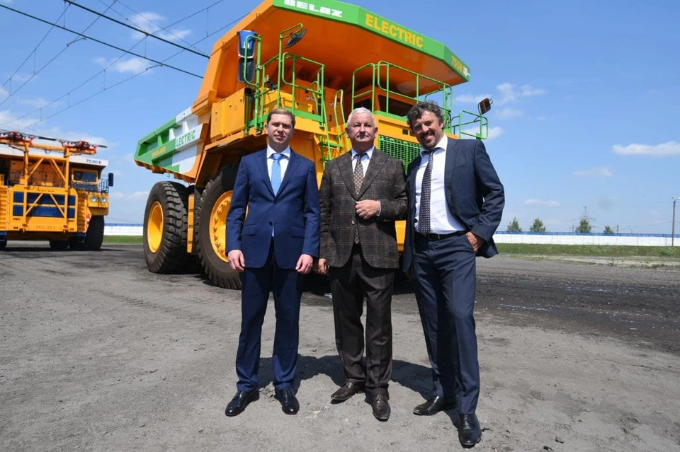 Делегация «Восточной горнорудной компании» и сахалинского правительства побывала на заводе «БелАЗ»