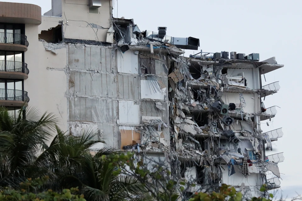 Более 50 человек могут находиться под завалами рухнувшей многоэтажки во Флориде