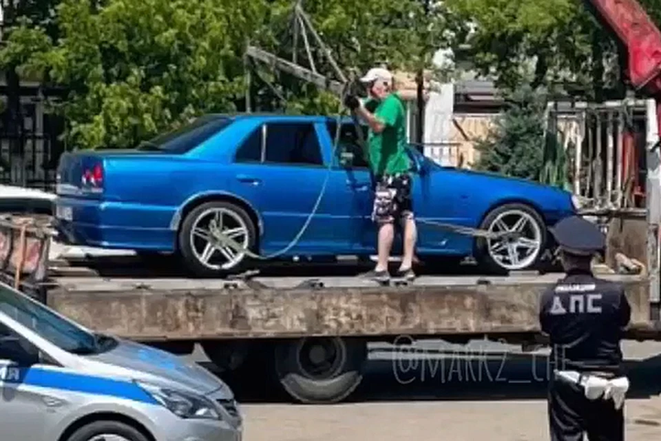 Автомобиль любителя скорости эвакуировали.