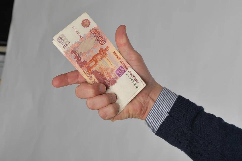 Чиновник из Забайкалья набрал взяток на 10 млн рублей для своей любимой женщины